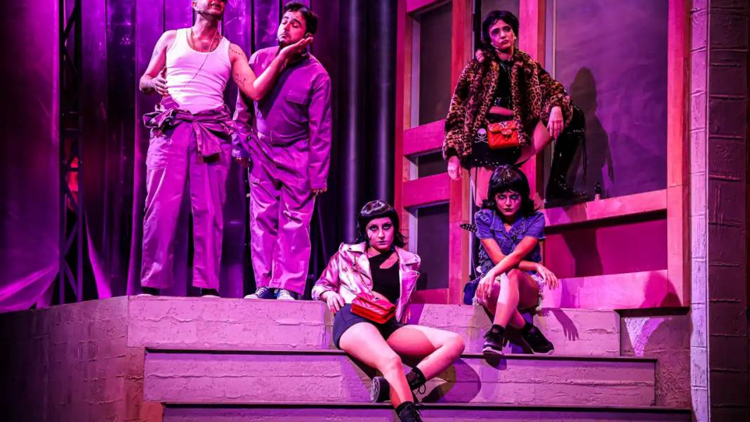 Antalya Şehir Tiyatroları 42. Kez Perdelerini Açıyor 9